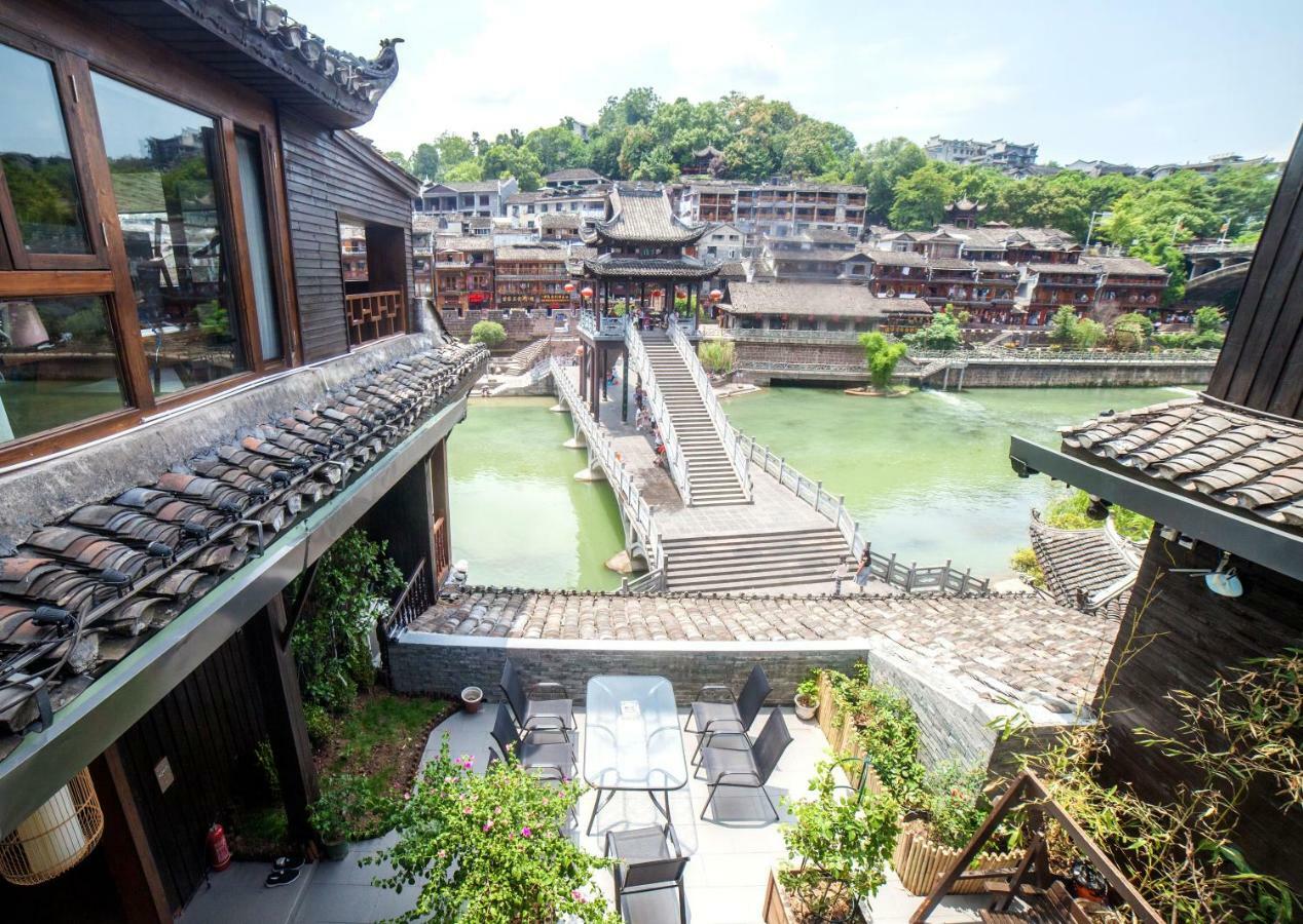 Fenghuang Slowly Time Inn Εξωτερικό φωτογραφία